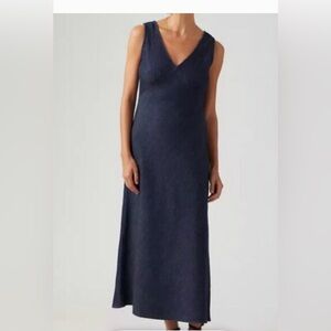 Levi’s Sleeveless V-Neck denim Midi Dress in Deep Navy